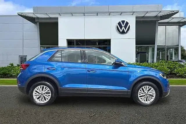 Used VW T-Roc Life 110 HP (80 kW) 2024 Blue SUV