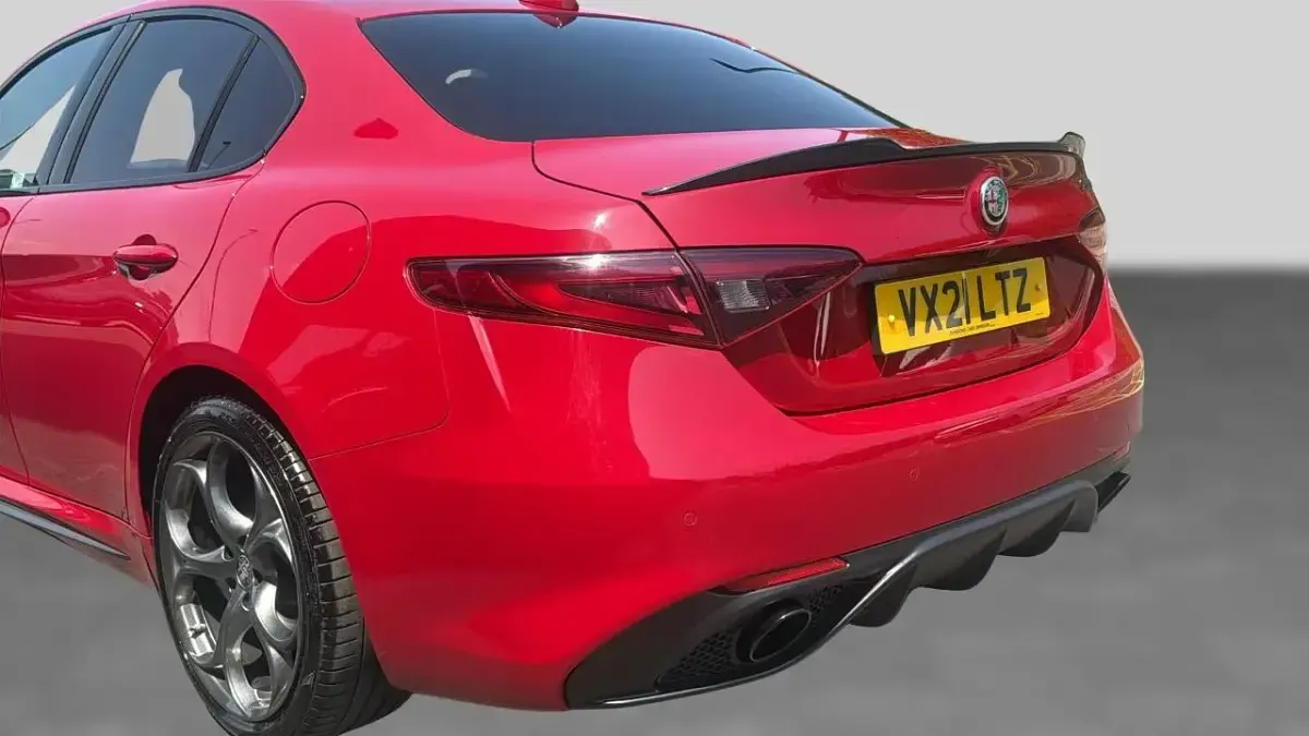 Used Alfa Romeo Giulia Ti 276 HP (202 kW) 2021 Red Sedan