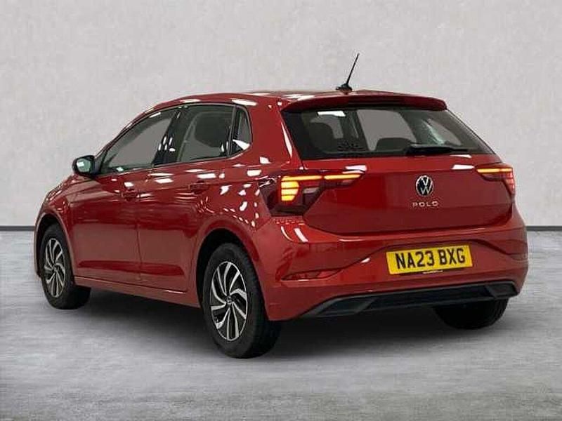 Used VW Polo Life 95 HP (69 kW) 2023 Red Hatchback