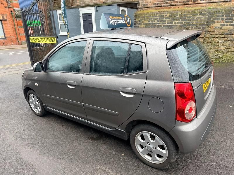 Used Kia Picanto 64 HP (47 kW) 2010 Silver Hatchback