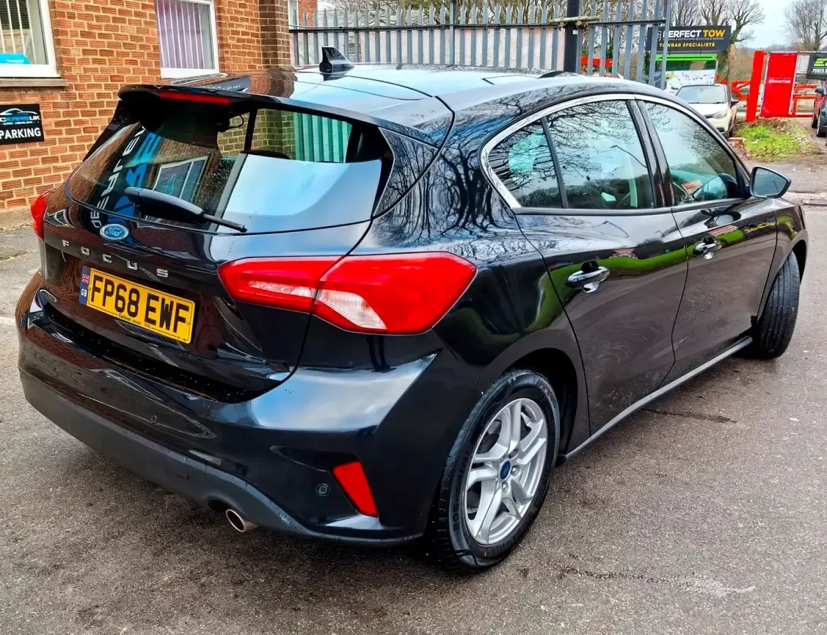 Begagnad Ford Focus Zetec 125 HK (91 kW) 2018 Svart Halvkombi