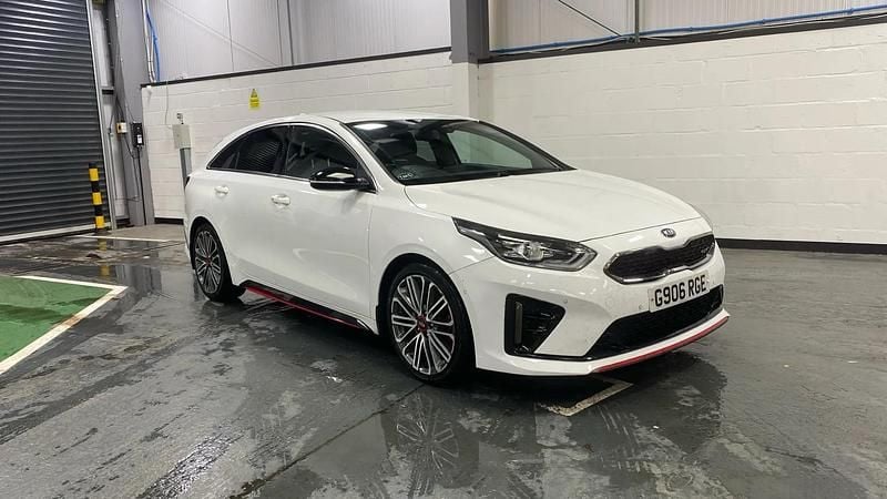 White Used 2019 Kia ProCeed Hatchback | £13,298 (Fair price) - Image 1/4