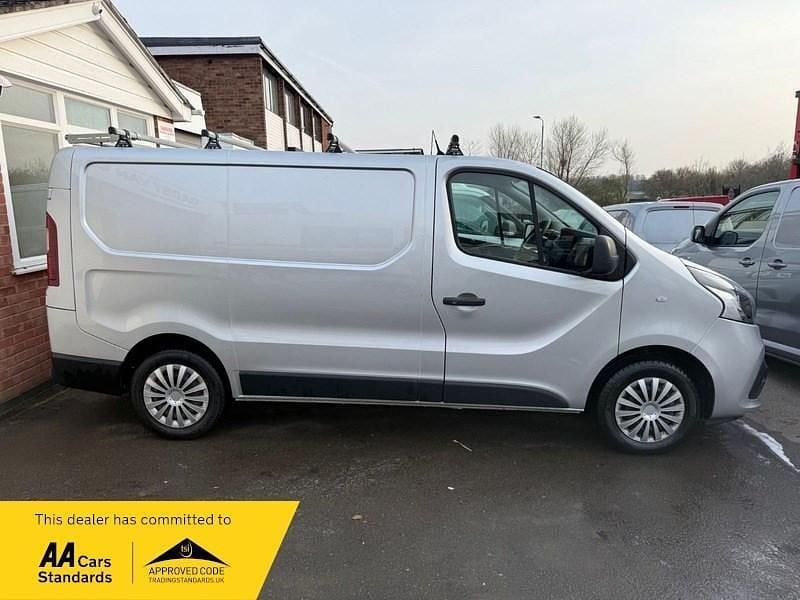 Used Renault Trafic Business 2015 Silver MPV