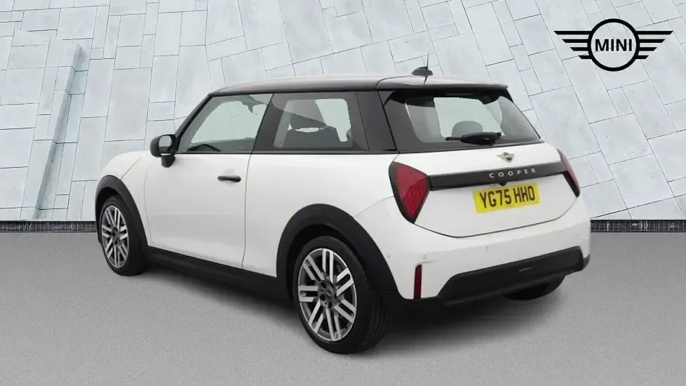 Used Mini Cooper Classic 113 kW (154 HP) 2025 White Hatchback