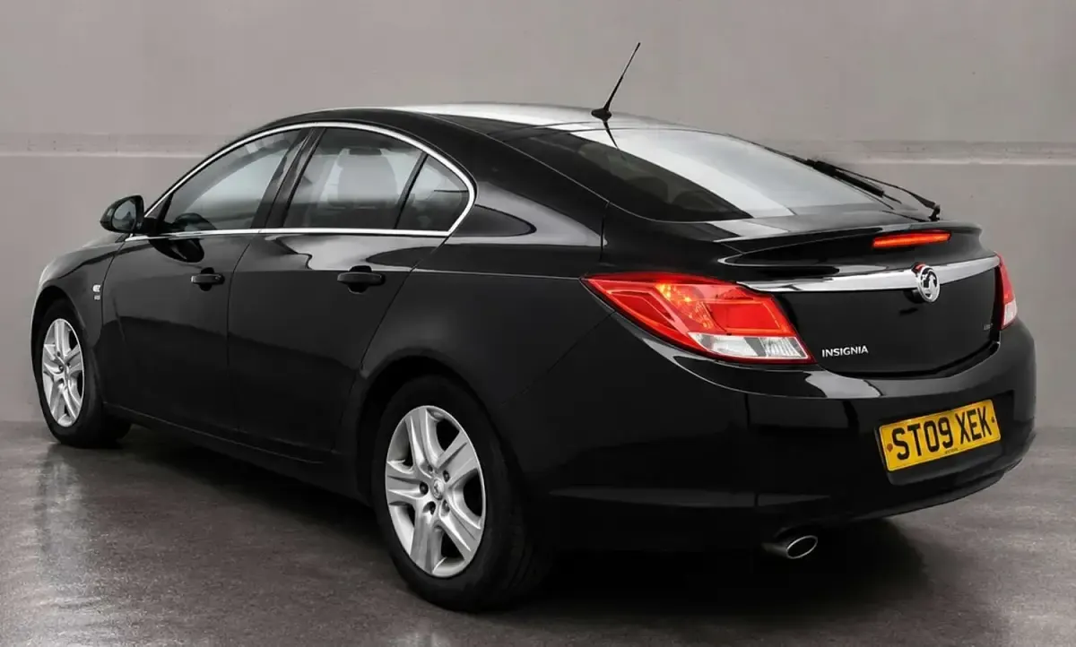 Used Vauxhall Insignia SRi 140 HP (102 kW) 2009 Black Hatchback