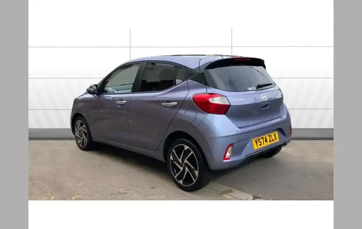 Used Hyundai i10 Premium 62 HP (45 kW) 2024 Blue Hatchback