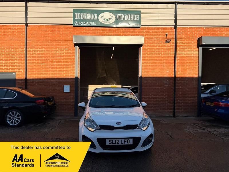 Used Kia Rio 107 HP (78 kW) 2012 White Hatchback