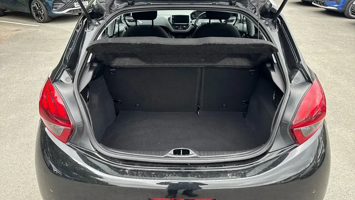 Used Peugeot 208 Allure 82 HP (60 kW) 2018 Black Hatchback