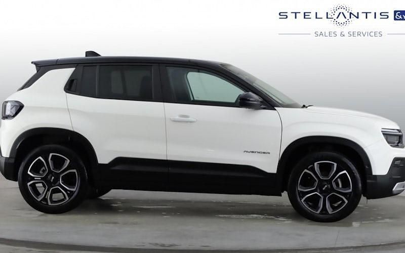 Begagnad Jeep Avenger Summit 101 HK (74 kW) 2025 Svart SUV