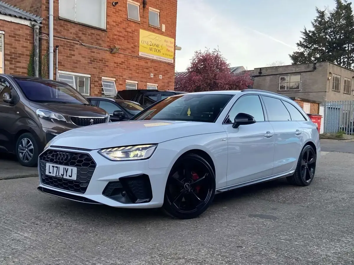 Used Audi A4 Black Edition 190 HP (139 kW) 2021 White Estate