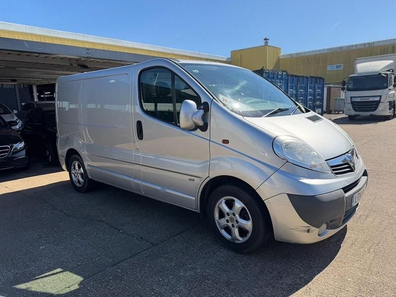 Used Vauxhall Vivaro Sportive 115 HP (84 kW) 2014 Silver MPV