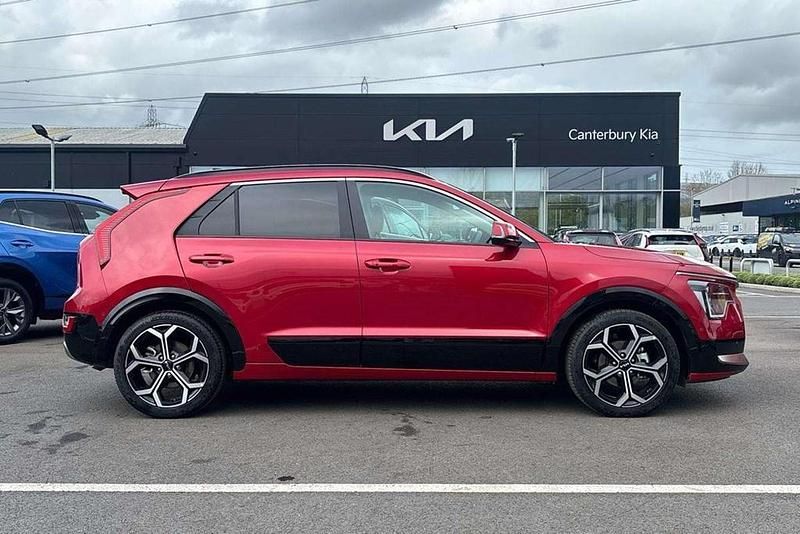 Used Kia Niro 127 HP (93 kW) 2025 Red SUV