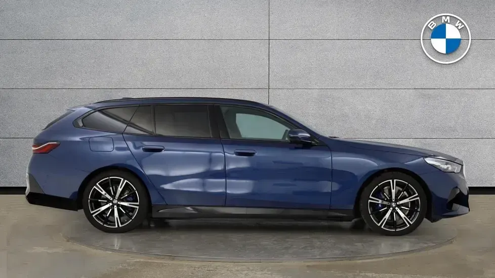 Used BMW 530e M Sport 295 HP (216 kW) 2025 Blue Estate
