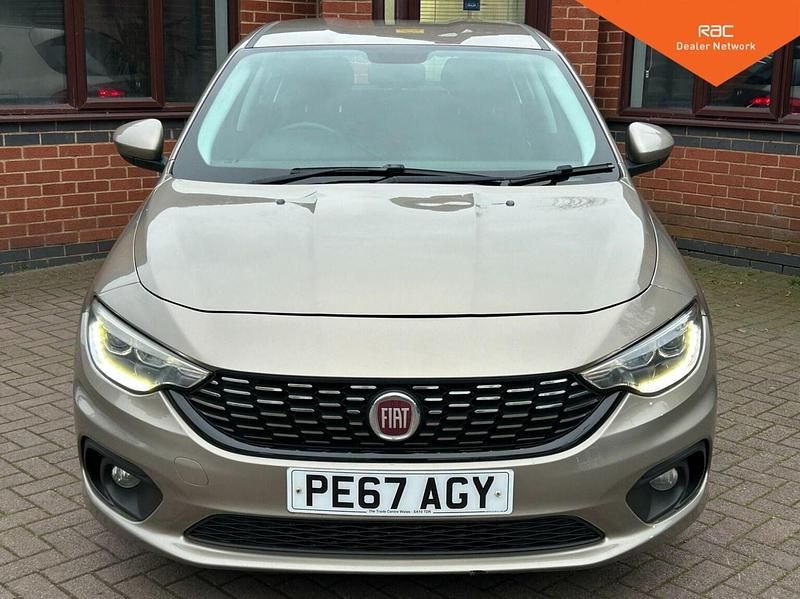 Usado Fiat Tipo Easy Plus 120 HP (88 kW) 2017 Cinzento Citadino