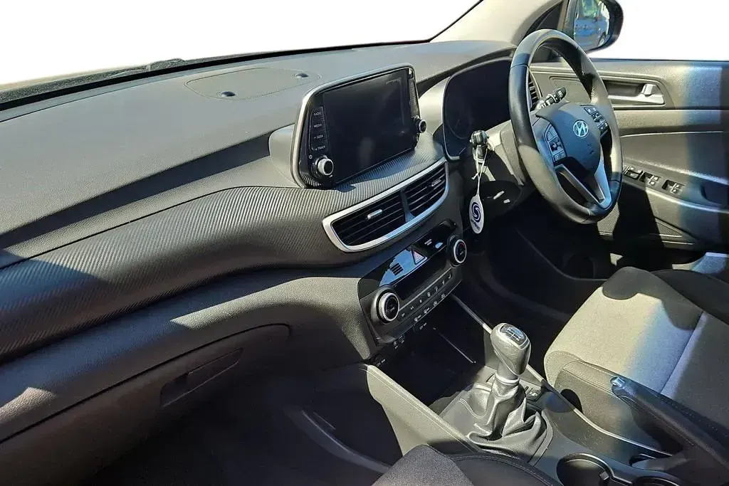 Used Hyundai Tucson SE 132 HP (97 kW) 2018 Grey SUV