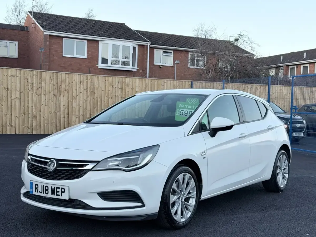 Gebraucht Vauxhall Astra 2018 Weiß Kleinwagen