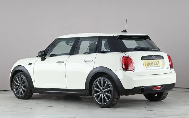 Usado Mini ONE Hatch 102 CV (75 kW) 2018 Blanco Utilitario