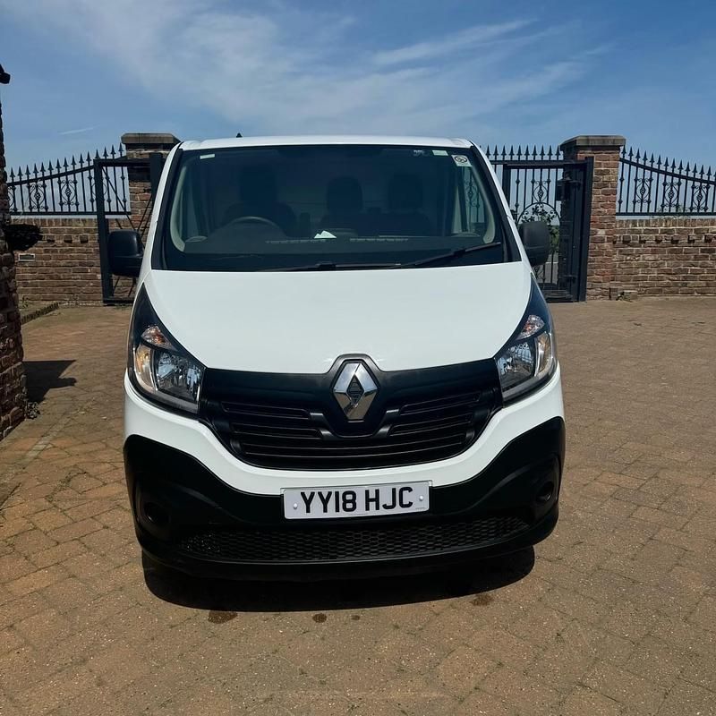 Used Renault Trafic Business 125 HP (91 kW) 2018 White MPV