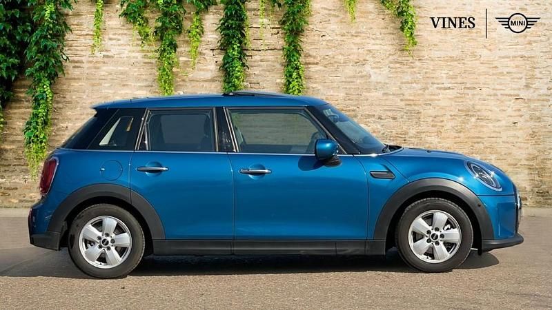 Used Mini Cooper Classic 134 HP (98 kW) 2023 Blue Hatchback