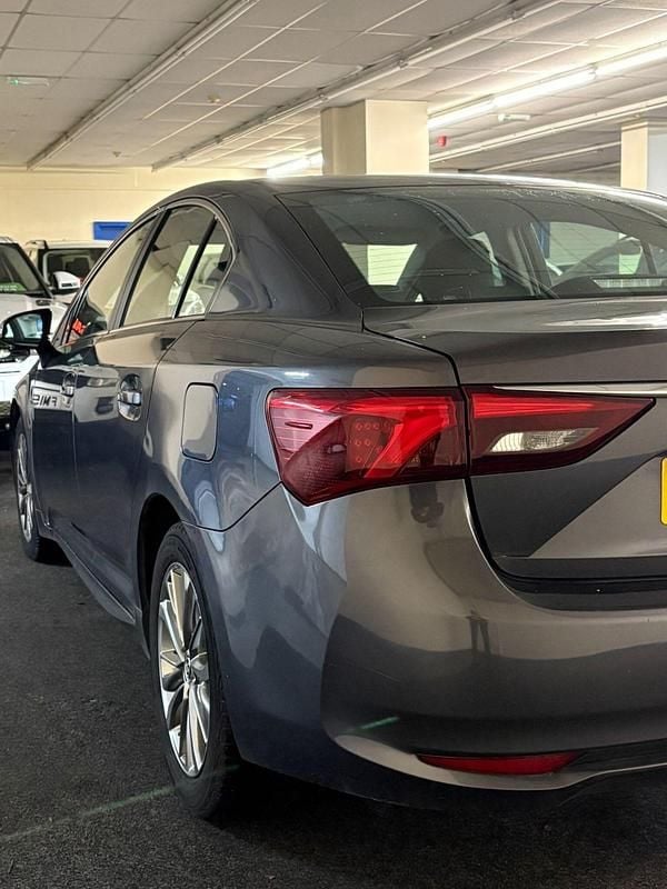 Used Toyota Avensis Business Edition 143 HP (105 kW) 2018 Grey Sedan