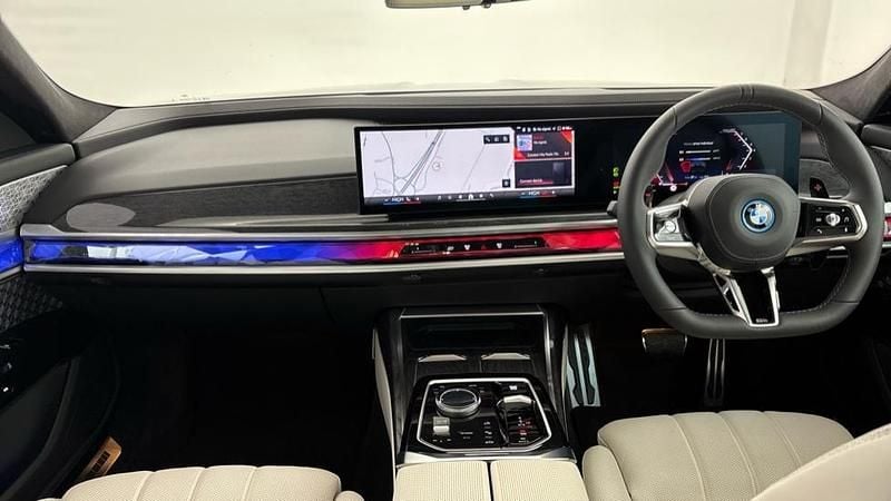 New BMW M760e Comfort Edition 563 HP (414 kW) 2025 Black Sedan