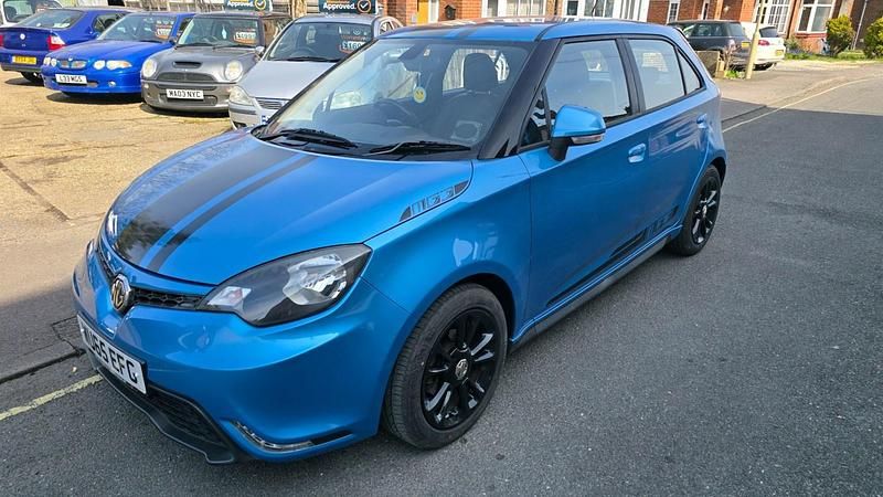 Used MG MG3 106 HP (77 kW) 2015 Blue Hatchback