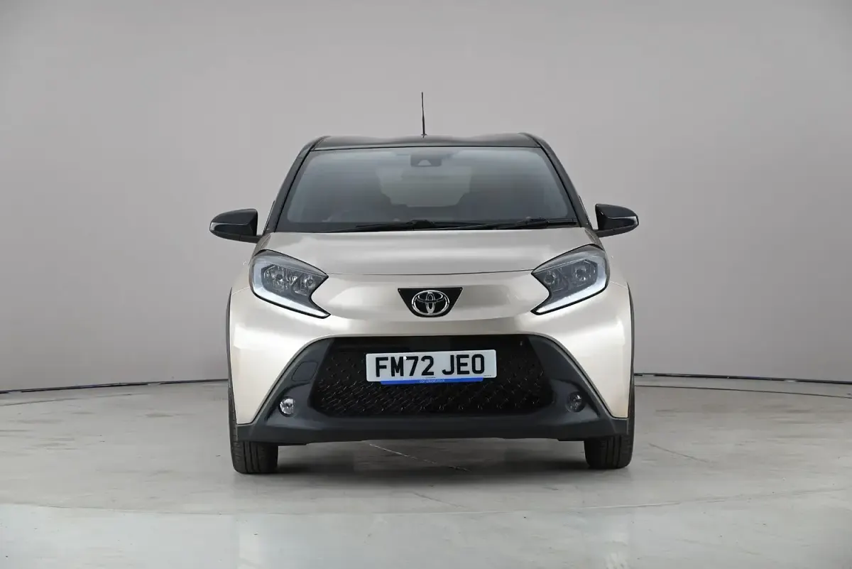 Used Toyota Aygo X 72 HP (52 kW) 2022 Beige SUV