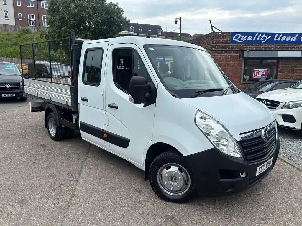 Used Vauxhall Movano 125 HP (91 kW) 2016 White MPV