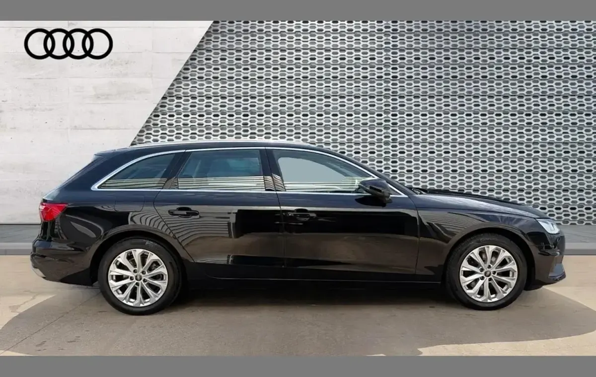 Used Audi A4 Comfort 150 HP (110 kW) 2023 Black Estate