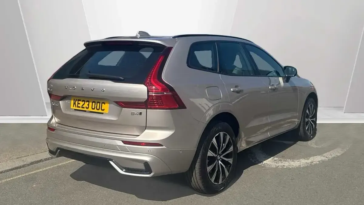 Used Volvo XC60 Plus 194 HP (142 kW) 2023 Gold SUV