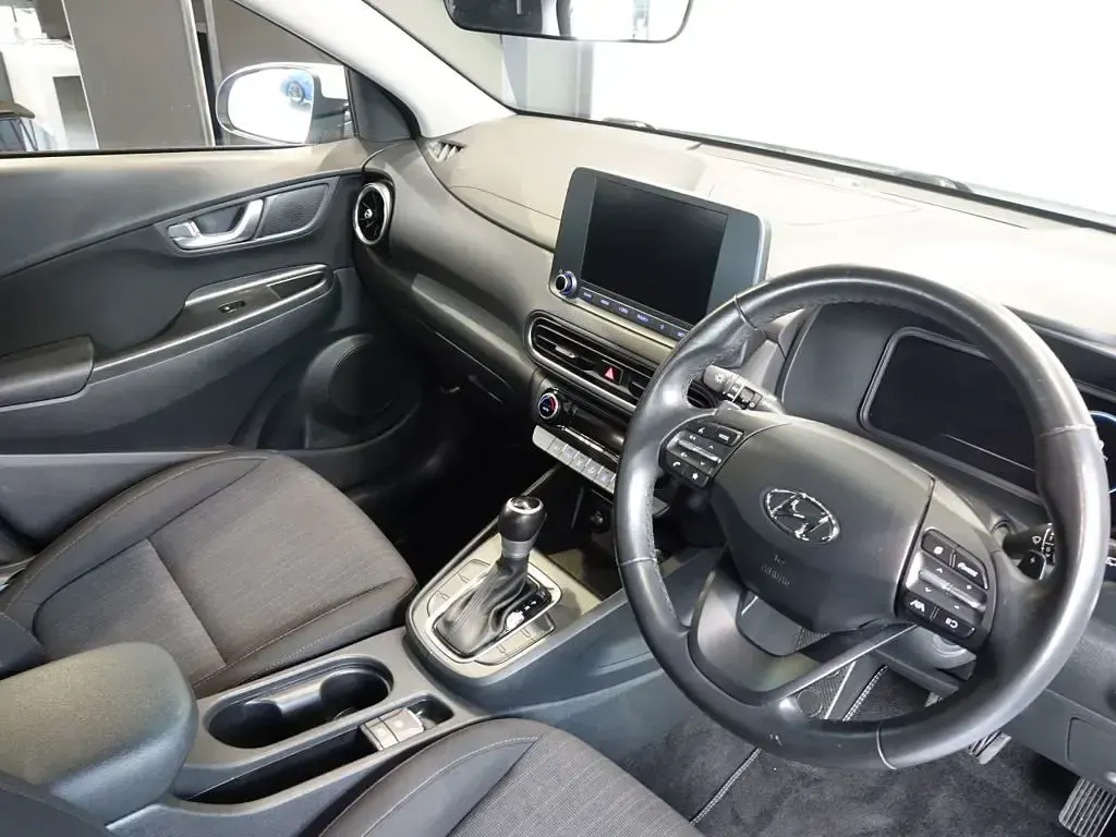 Used Hyundai Kona SE 141 HP (103 kW) 2021 White SUV