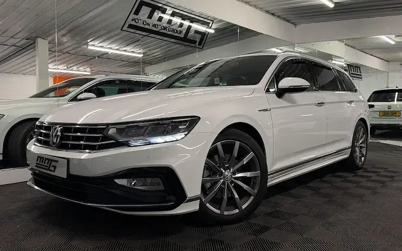 Used VW Passat R-line 150 HP (110 kW) 2023 Estate