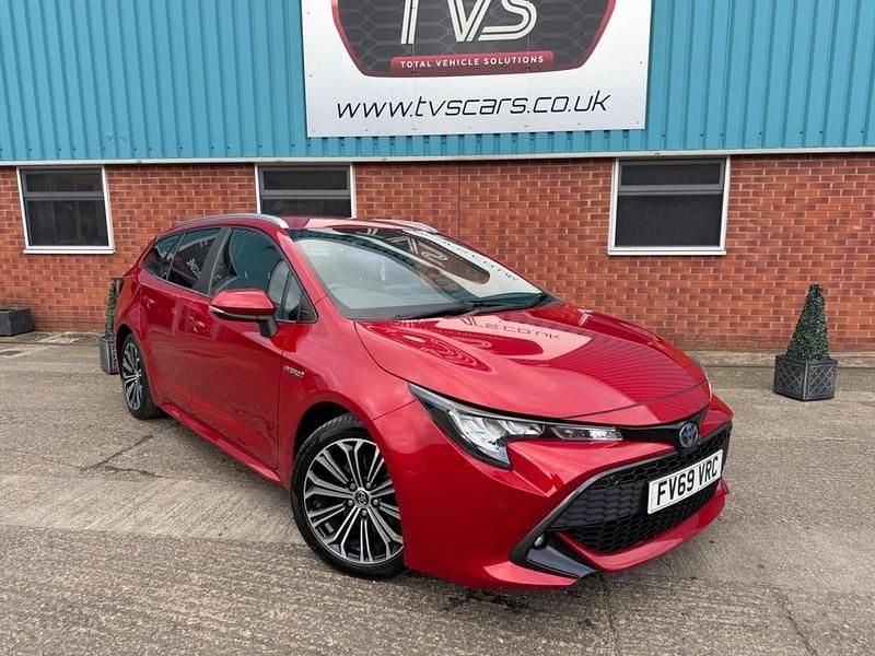 Begagnad Toyota Corolla Design 184 HK (135 kW) 2020 Röd Kombi