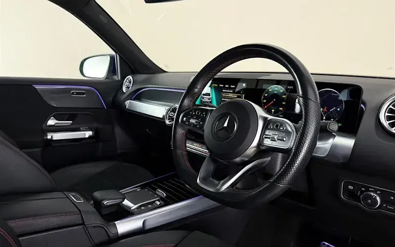 Used Mercedes GLB200 AMG line 163 HP (119 kW) 2022 Blue SUV