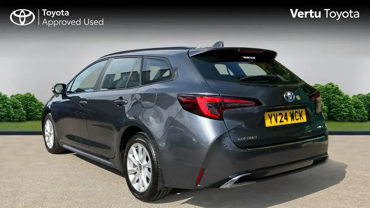 Used Toyota Corolla 140 HP (102 kW) 2024 Decuma grey (metallic paint) Estate