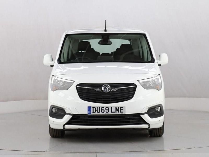 Used Vauxhall Combo S 100 HP (73 kW) 2019 White MPV