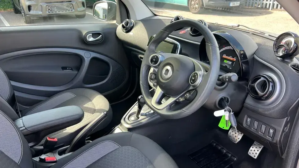 Used Smart ForTwo Electric Drive Premium 60 kW (82 HP) 2022 Body panels in cool silver metallic Coupe