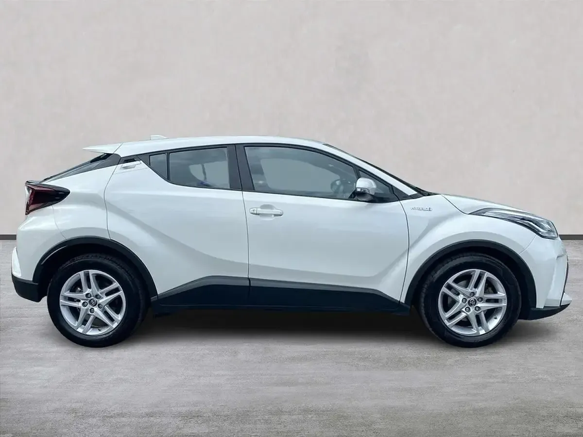 Used Toyota C-HR 2022 White SUV
