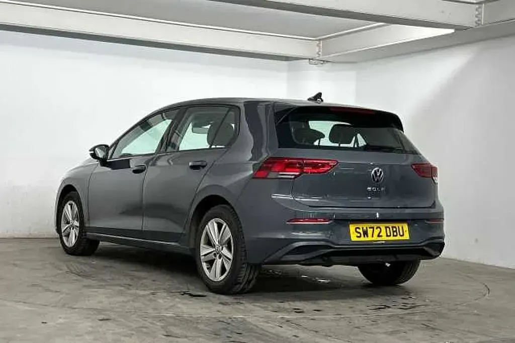 Begagnad VW Golf VIII Life 110 HK (80 kW) 2022 Grå Halvkombi