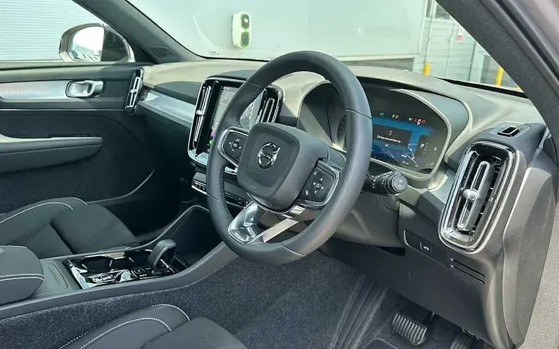 Used Volvo XC40 Plus 163 HP (119 kW) 2026 Silver SUV
