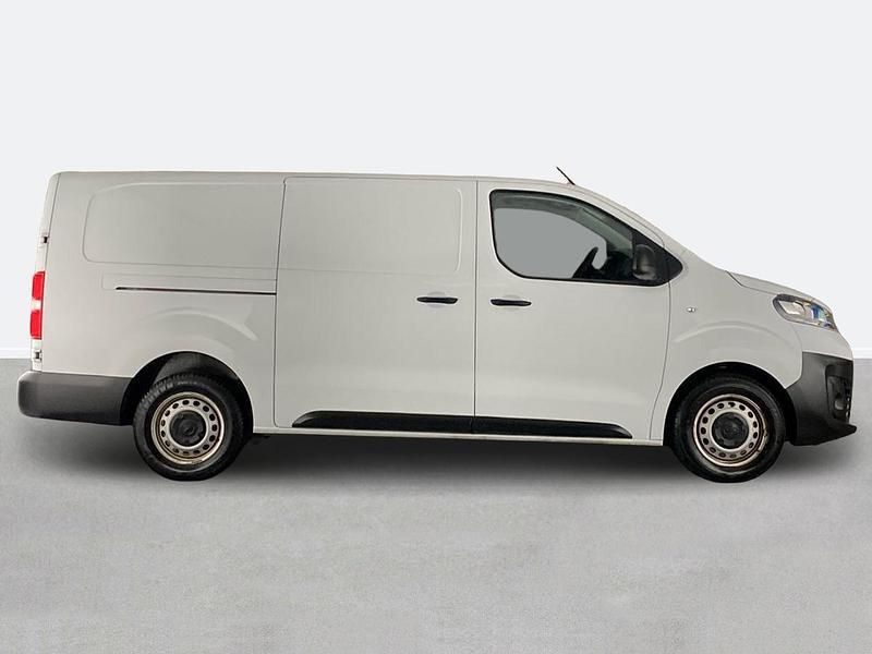 Used Vauxhall Vivaro 100 HP (73 kW) 2023 White MPV