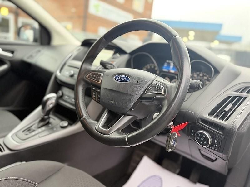 Used Ford Focus Zetec 125 HP (91 kW) 2018 Grey Hatchback