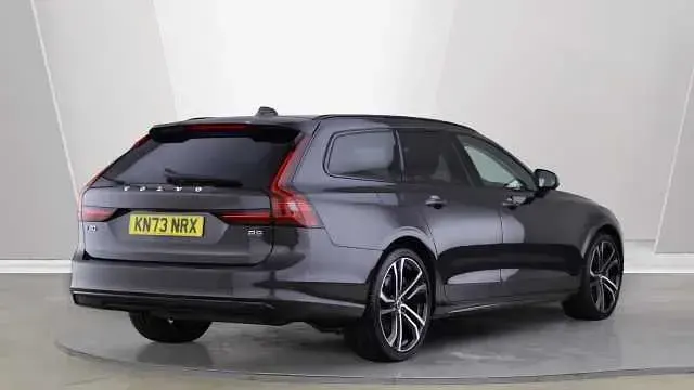 Second-hand Volvo V90 Ultimate 250 CP (183 kW) 2024 Gri Break