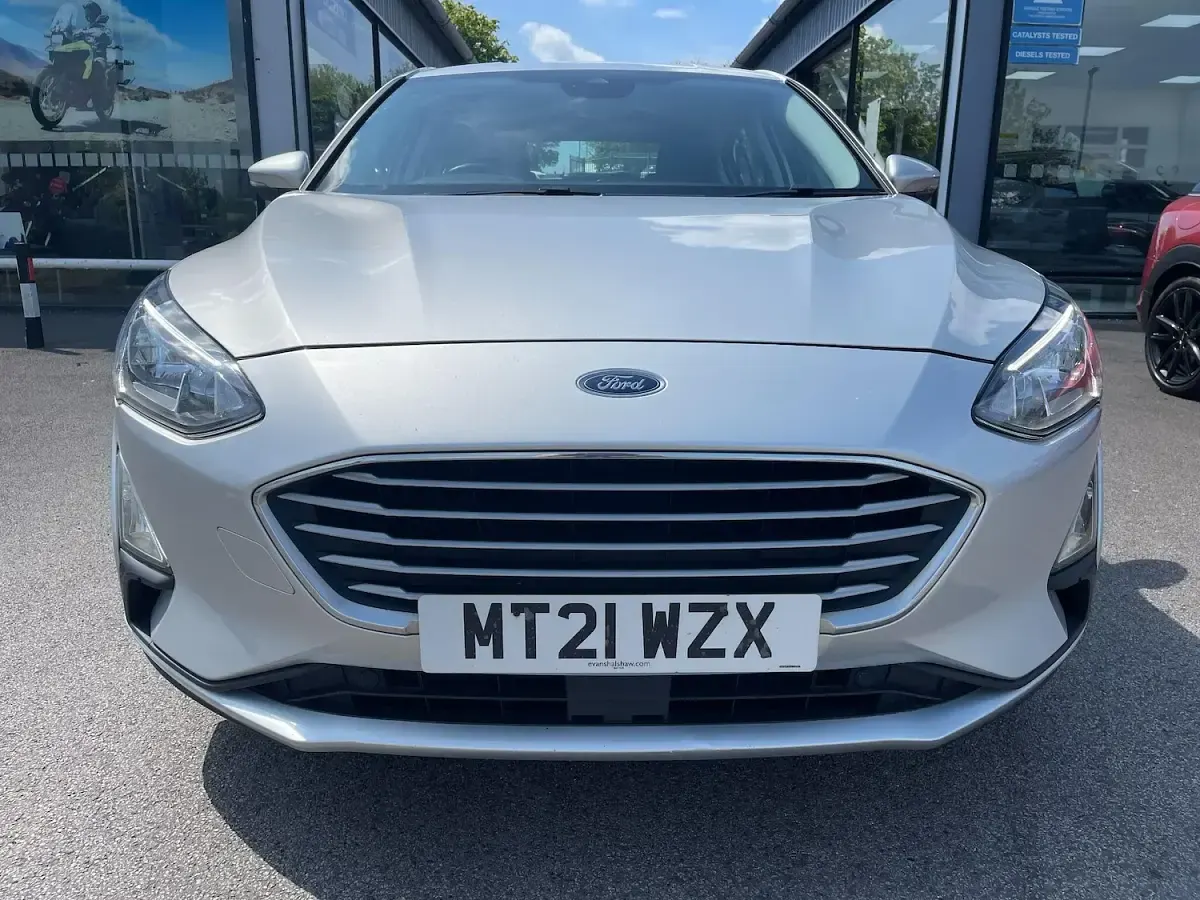 Used Ford Focus Zetec 120 HP (88 kW) 2021 Silver Hatchback