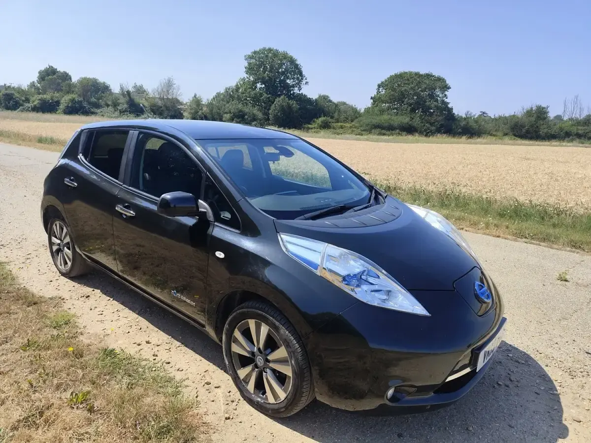 Used Nissan Leaf Tekna 80 kW (109 HP) 2013 Black Hatchback