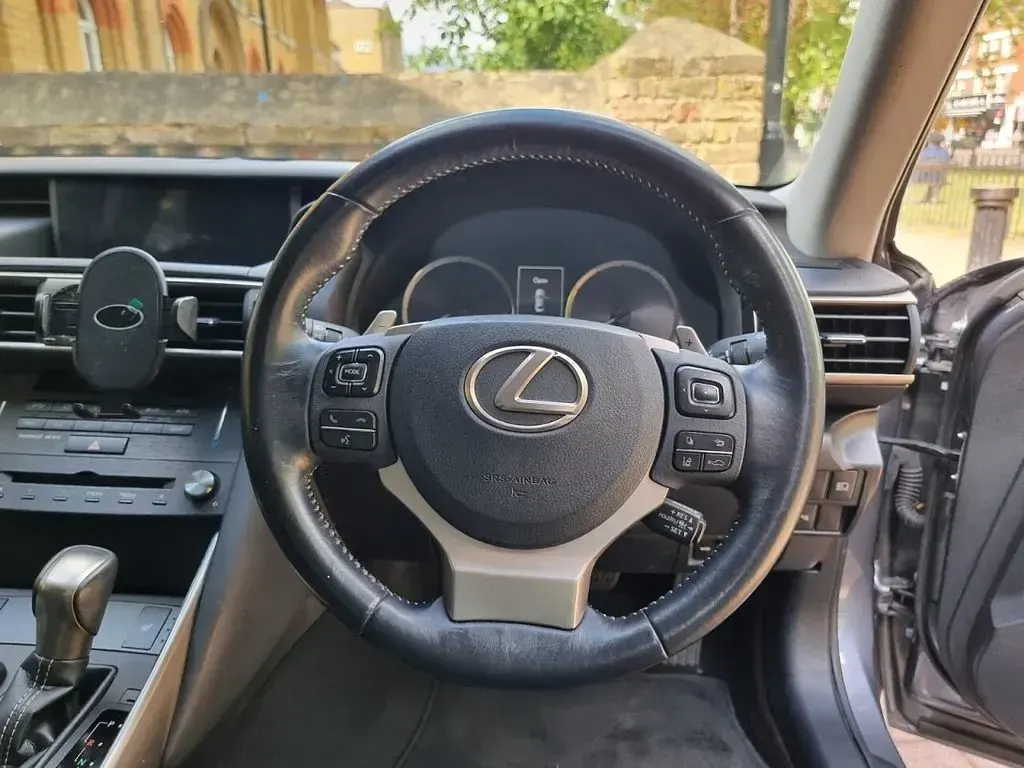 Used Lexus IS300h 223 HP (164 kW) 2019 Grey Sedan