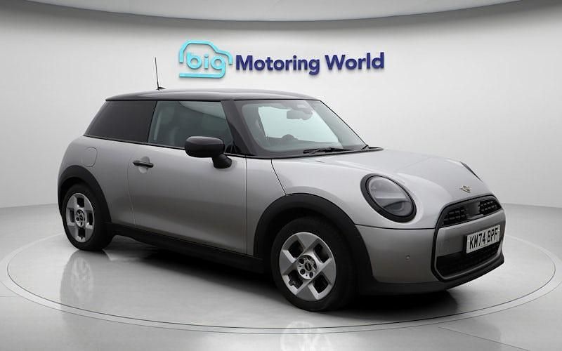 Used Mini Cooper Classic 156 HP (114 kW) 2024 Silver Hatchback