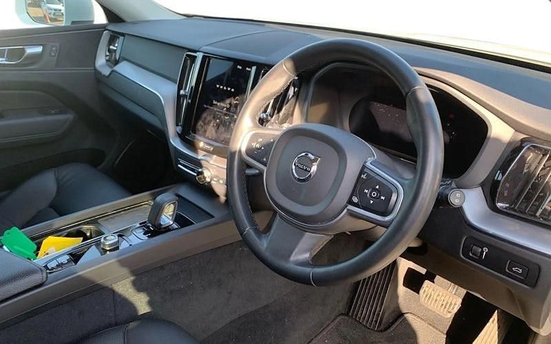 Used Volvo XC60 Momentum 250 HP (183 kW) 2021 SUV