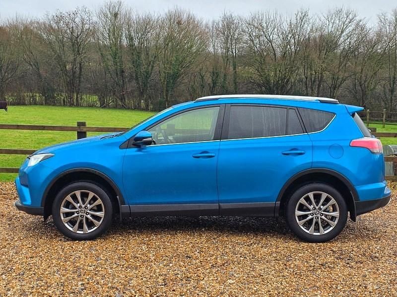 Used Toyota RAV4 143 HP (105 kW) 2016 Blue Estate