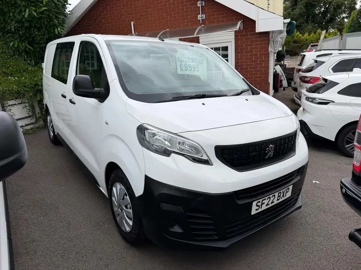 Used Peugeot Expert Premium 145 HP (106 kW) 2022 White Van